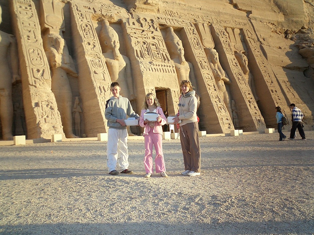 Египет в мае отзывы. Египет в мае. Египет одежда для экскурсии. Египет в марте. Вещи для поездки в Египет.